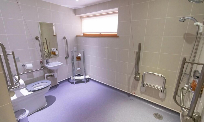 Bathroom 5, College Court, Leicester