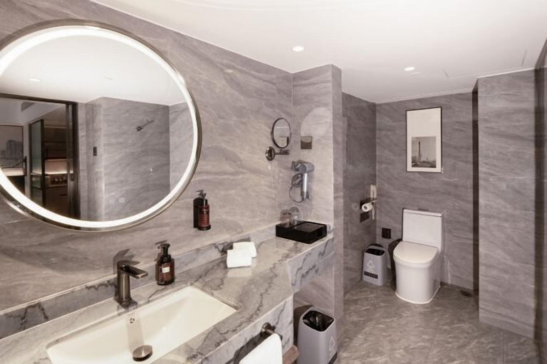 Bathroom 10