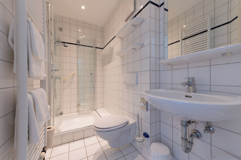 Bathroom 5, Hotel Commodore, Hamburg