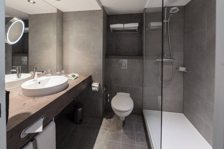 Bathroom 27
