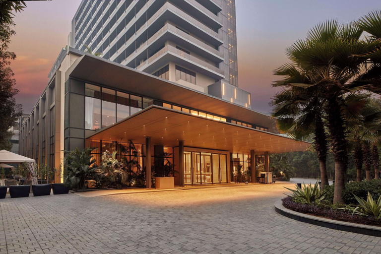 Exterior & Views