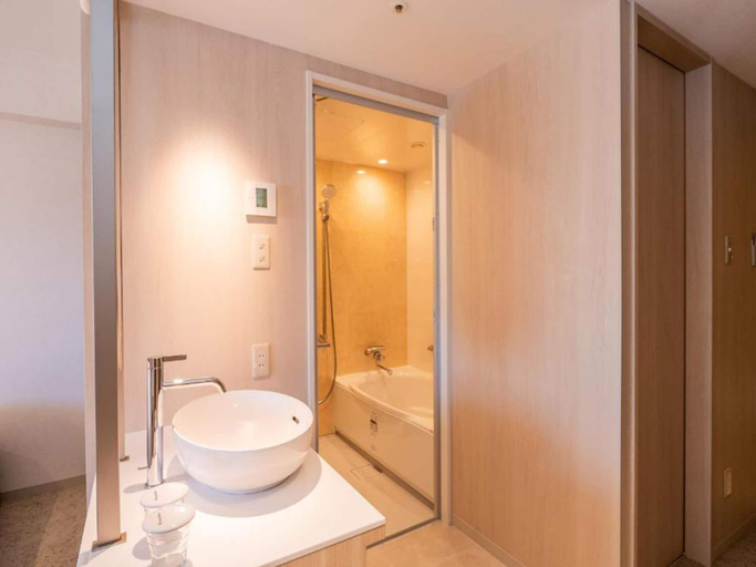 bathroom 4