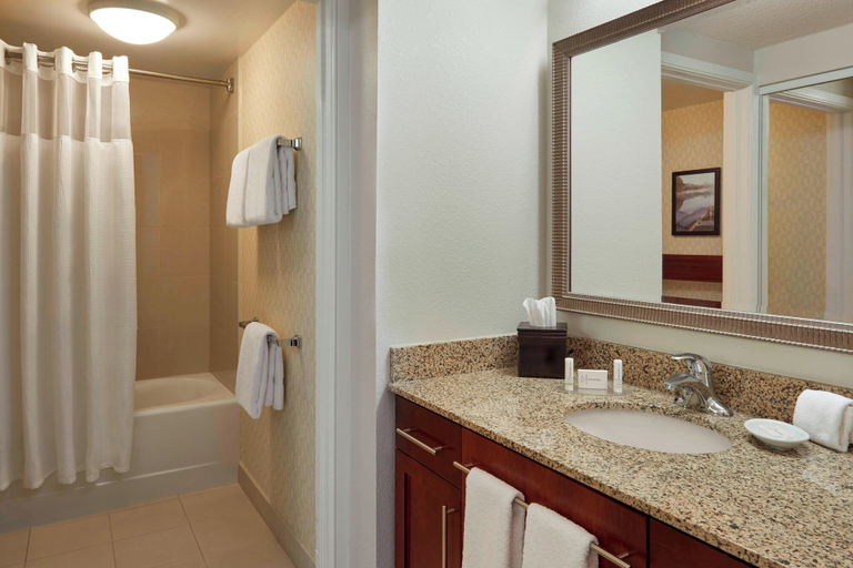 Bathroom 4, Residence Inn by Marriott Gravenhurst Muskoka Wharf, Muskoka