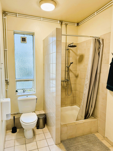 Bathroom 3, Baldursbrá Guesthouse, Reykjavík