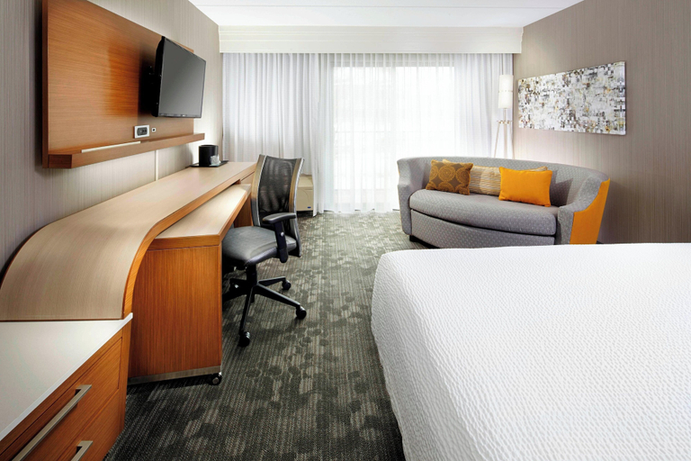 Bedroom 4, Courtyard by Marriott State College, Centre