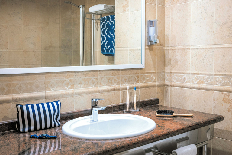 Bathroom 5, Grupotel Alcudia Pins, Baleares