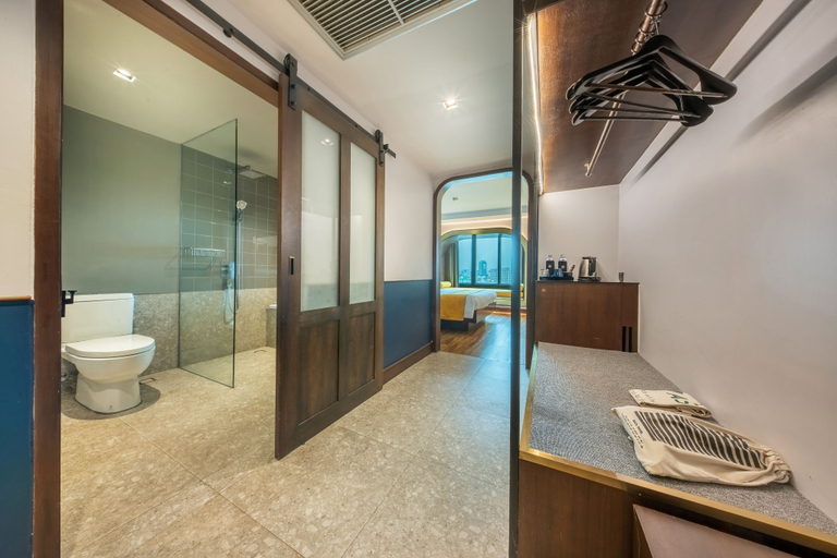 Bathroom 10