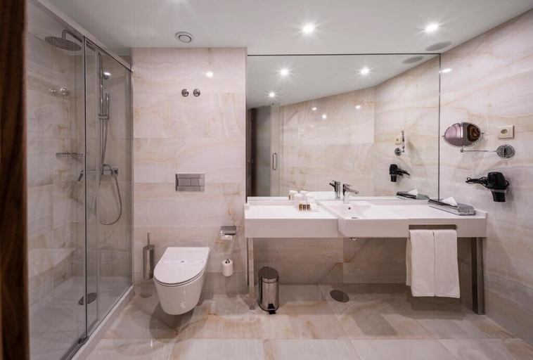 Bathroom 4, TURIM Oporto Hotel, Porto