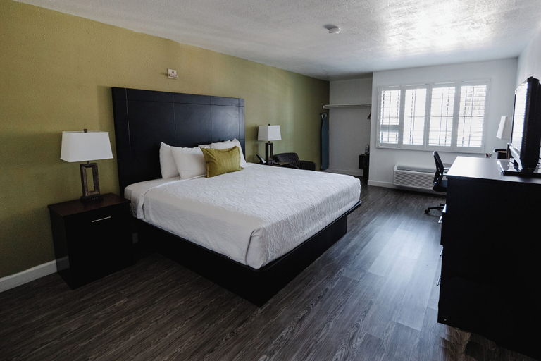 Bedroom 2, Old Town Western Inn & Suites, San Diego