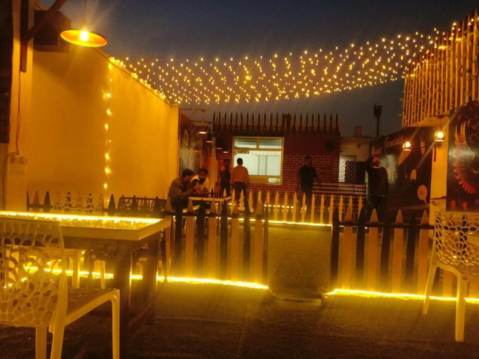 Food & Drinks 2, Genesis hostel, Agra