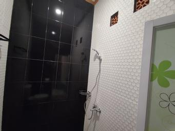 Bathroom 11
