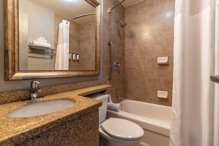 Bathroom 4, Inn on Prince Hotel & Conference Centre, an Ascend Collection Hotel, Colchester