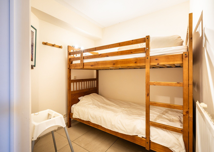 Bedroom 2, Apartment in Koksijde With Seafront View, West-Vlaanderen