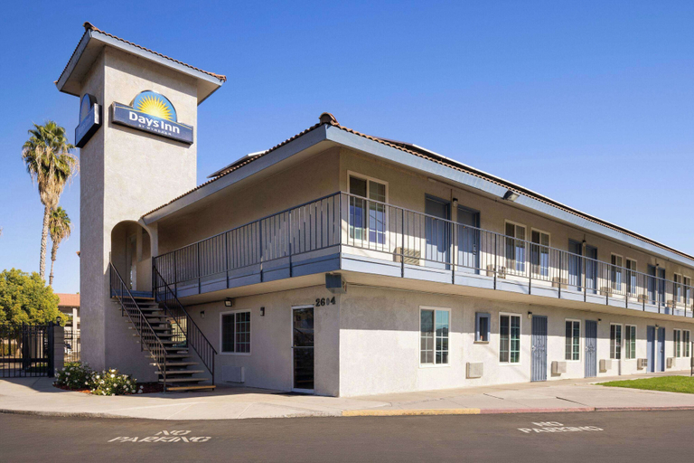 Exterior & Views 2, Days Inn by Wyndham Bakersfield, Kern