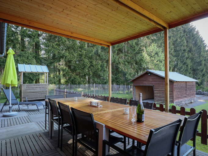Holiday Home in Recht with Garden, Liège