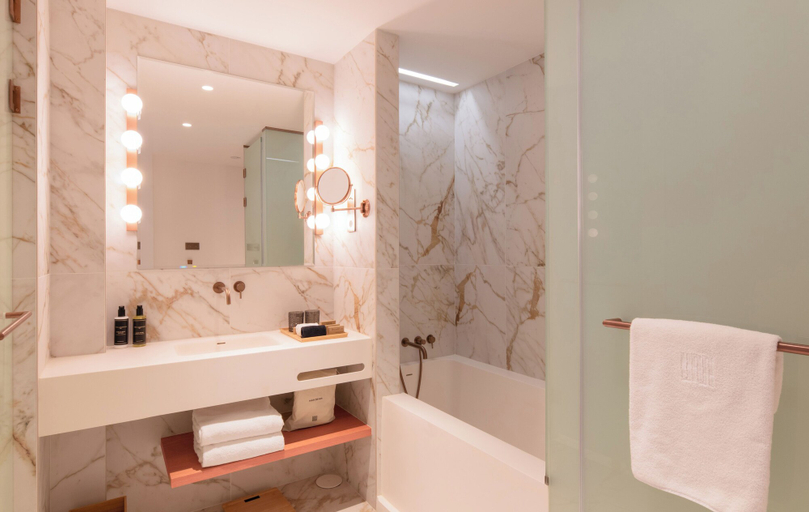 Bathroom 5, UMusic Hotel Madrid, Madrid