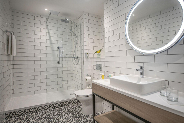 Bathroom 5, Horwood House Hotel, Buckinghamshire