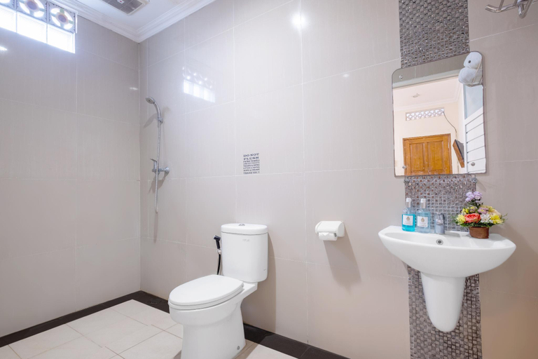 Bathroom 25