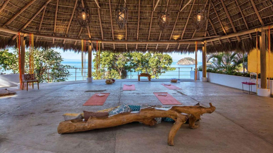 2, Oceanfront 15 Bedroom Villa for 34 Guests, Puerto Vallarta