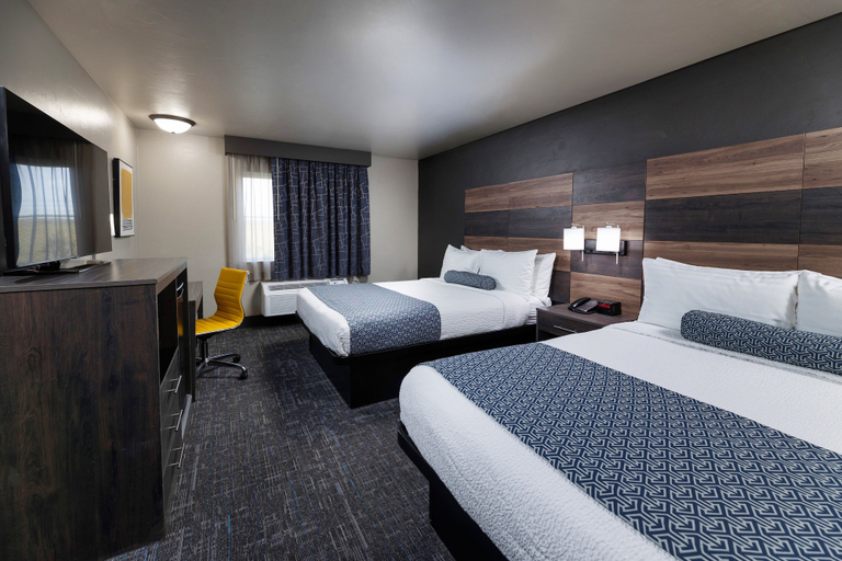 Bedroom 4, Hotel J Green Bay, Brown