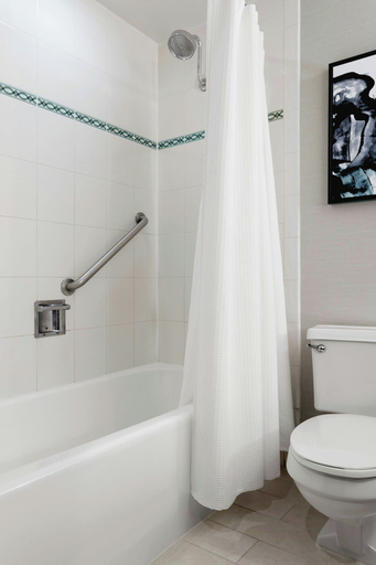 Bathroom 4, Delta Hotels by Marriott Woodbridge, Middlesex