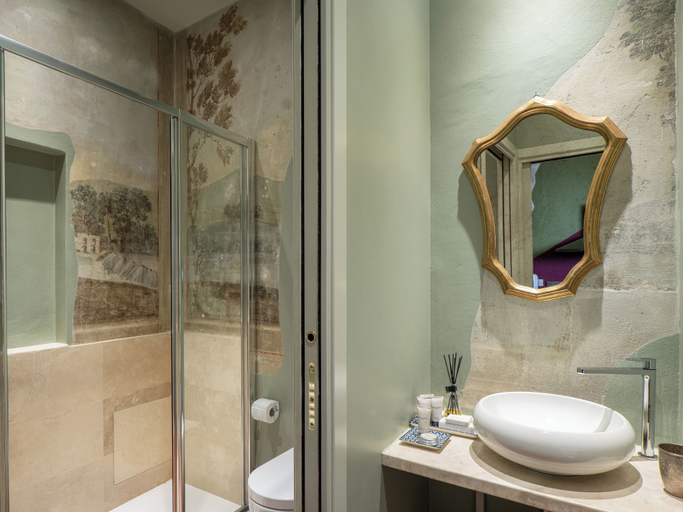 Bathroom 3, Canto degli Scali, Florence