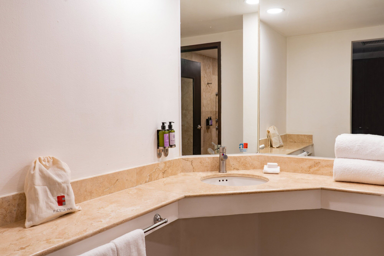 Bathroom 4, Fiesta Inn Express Tepic, Tepic