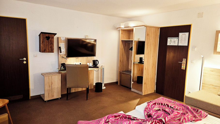 Bedroom 2, Edel Weiss Hotel und Restaurant, Bremen
