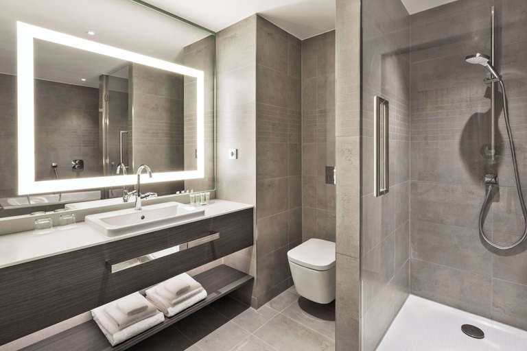 Bathroom 5, Courtyard by Marriott Hamburg City, Hamburg