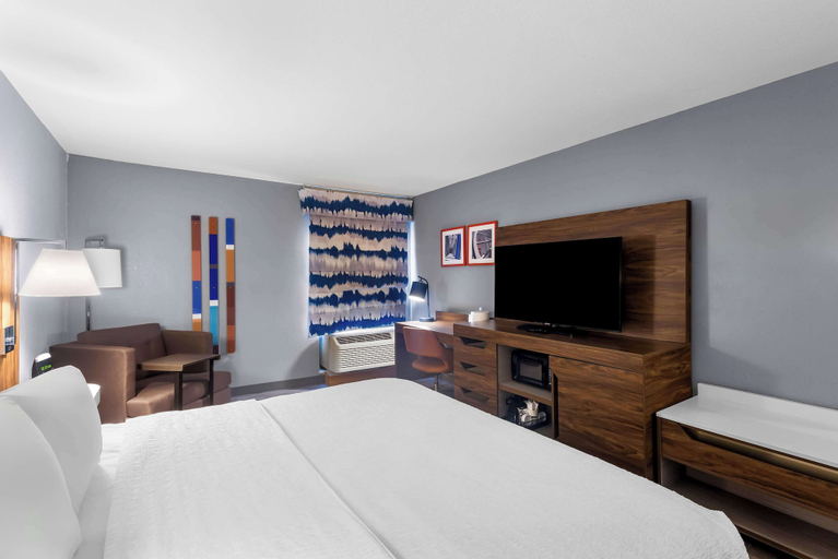 Bedroom 3, Hampton Inn Marion, IN, Grant