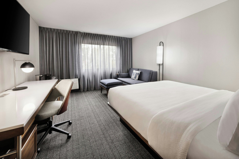 Bedroom 3, Courtyard by Marriott Mobile, Mobile