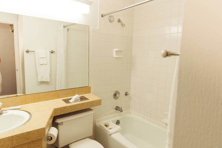 Bathroom 5, The Boulder Broker, Boulder