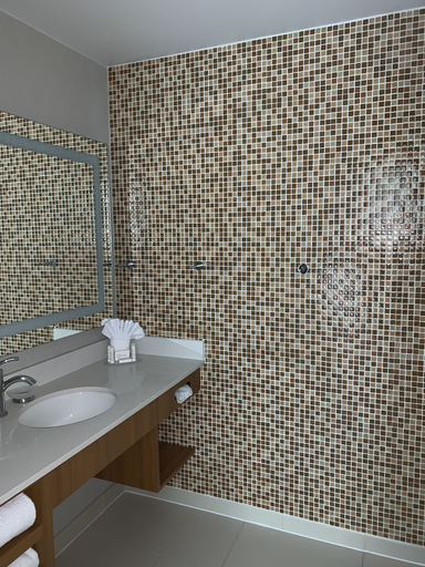 Bathroom 18