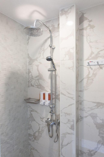 Bathroom 7