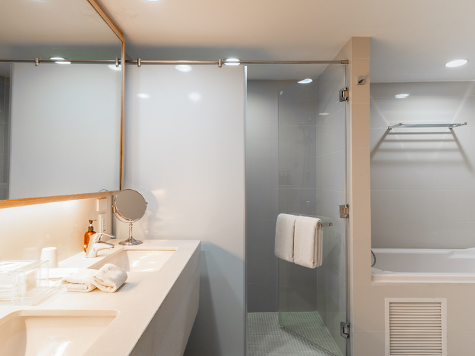 Bathroom 14