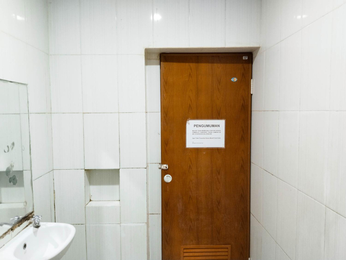 Bathroom 8