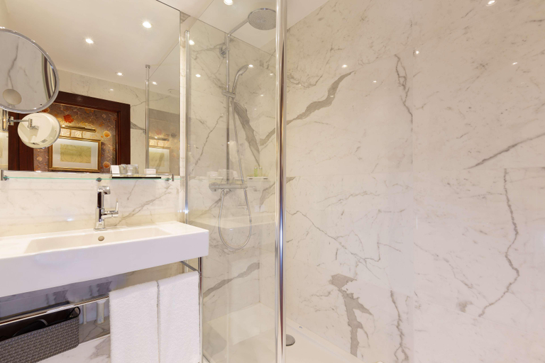Bathroom 4, Grand Hotel de l'Opera, BW Premier Collection, Haute-Garonne
