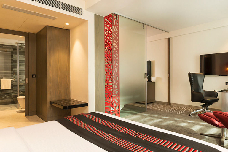 4, Aauris, Kolkata
