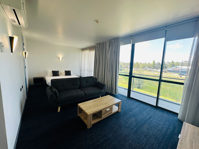 Bedroom 3, Thornton Executive Hotel, Maitland