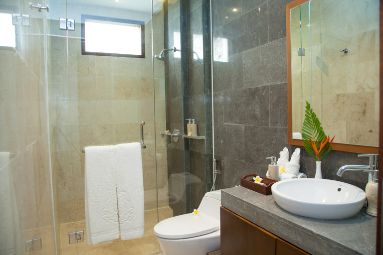 Bathroom 10