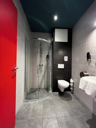 Bathroom 4, Heart Of Amsterdam - Hostel, Amsterdam