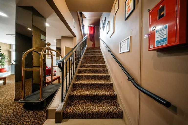 Public Area 3, BRIT HOTEL PRIVILEGE LISIEUX – La Villa des Arts, Calvados