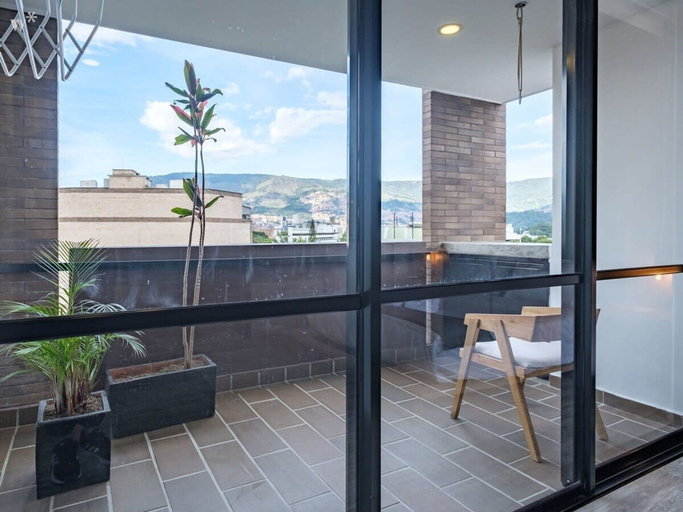 Room 2, w Beautiful Loft With Balcony in Laureles, Medellín