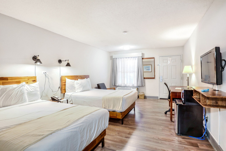 Bedroom 2, The Guest Lodge Gainesville, Hall
