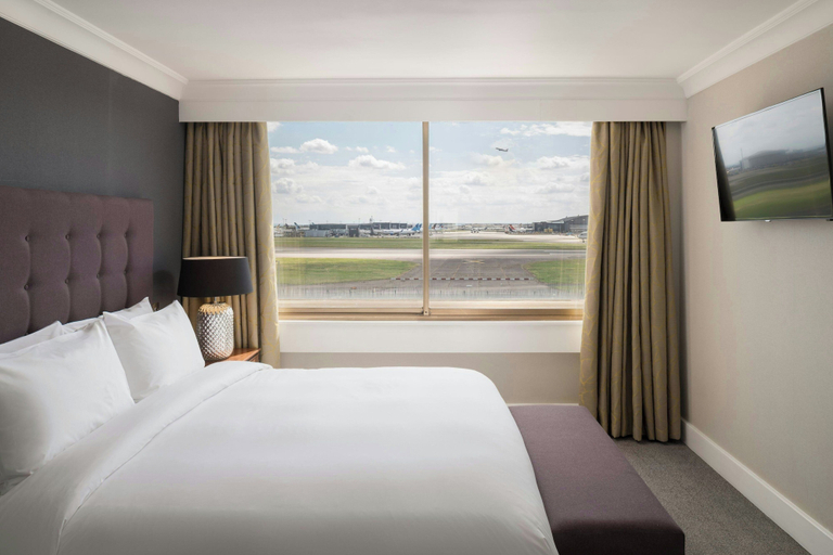 Bedroom 3, Renaissance London Heathrow Hotel, London