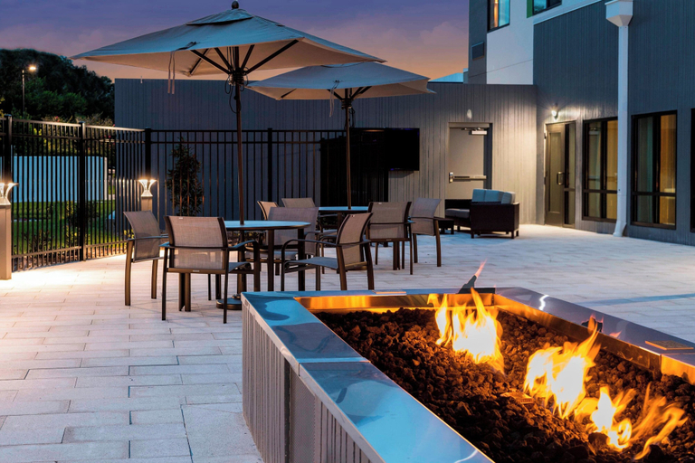 Food & Drinks 5, Courtyard by Marriott Tampa Northwest/Veterans Expressway, Hillsborough