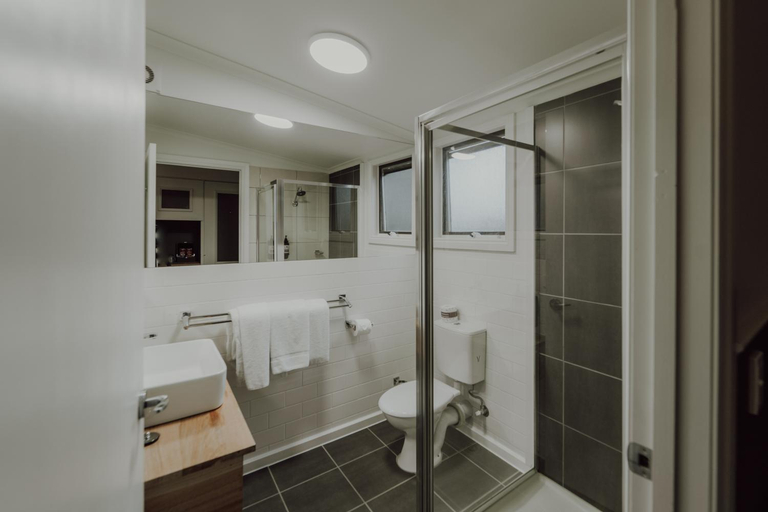 Bathroom 14