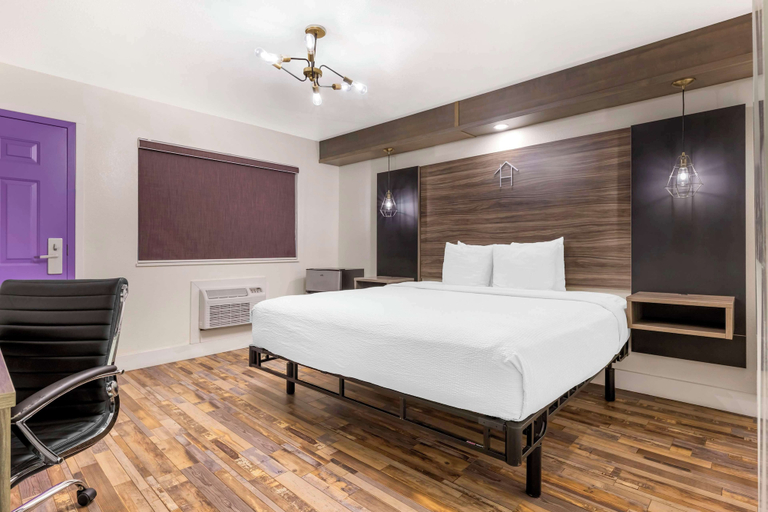 Bedroom 4, Hotel on Monroe, BW Signature Collection, Monroe