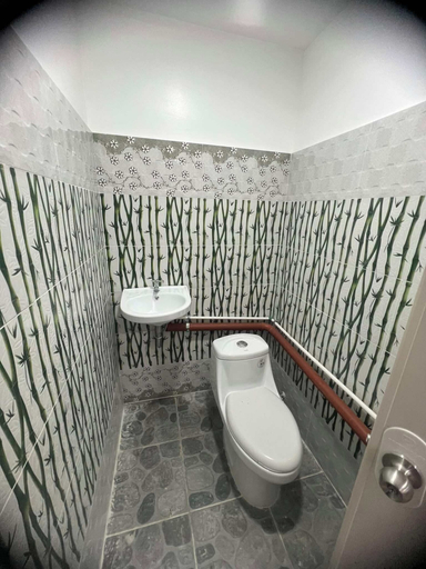 Bathroom 4, The Blessed Purple Bamboo Beach Resort, Alaminos City