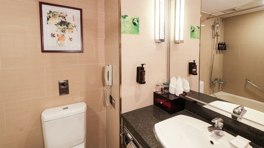 Bathroom 14